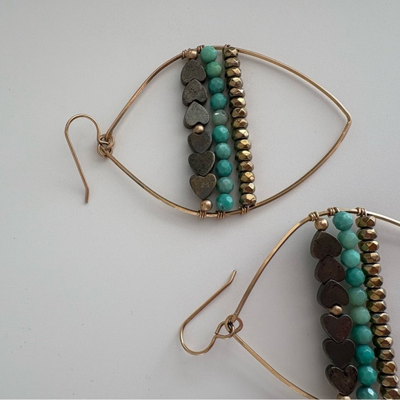 Gold and heart bead earrings - Picture 4 of 6